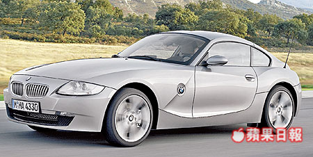 BMW Z4 Coupe--鎂合金3.0升直列6缸引擎,可輸出265匹馬力,標準配備為6速手排與6速手自排。性能款Z4 M Coupe則搭載343匹馬力的3.2升6缸引擎,僅配6速手排。
