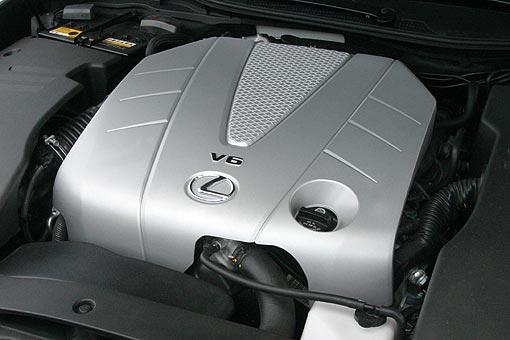 GS350,擁有全新的3.5升V6引擎,採用先進的D4-S直噴引擎,具有Dual VVTi雙連續可變汽門正時控制系統、可變進氣歧管及電子節汽門,0-60mph加速表現異較GS300的6.8秒成績,一舉進步至5.7秒。